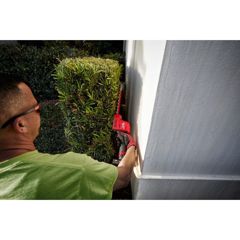 Milwaukee 2533-21 M12 FUEL 8-in Hedge Trimmer 4.0 Ah Kit - Image 12